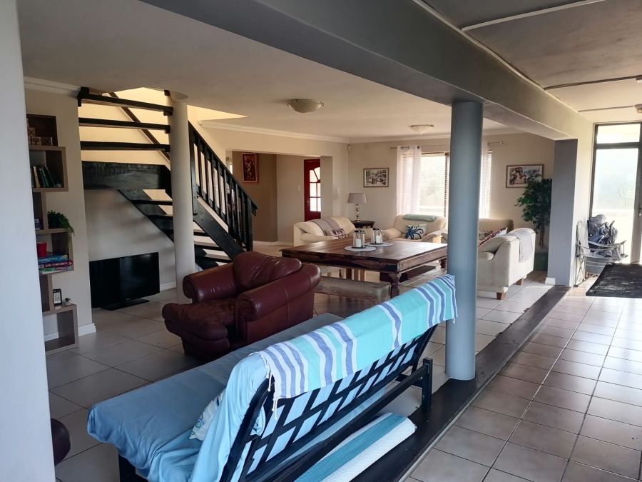 6 Bedroom Property for Sale in Paradise Beach Eastern Cape